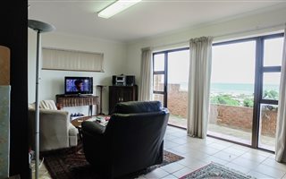 4 Bedroom House in Yzerfontein