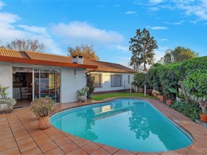 4 Bed House in Brackendowns