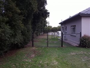 666 m² Land available in Humansdorp