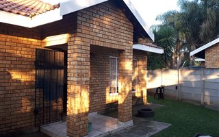 2 Bedroom House in Oos-Einde
