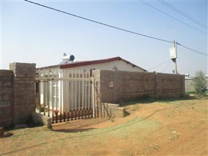 2 Bed House in Tshepisong