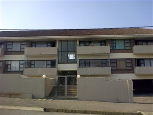 2 Bed Flat in Quigney