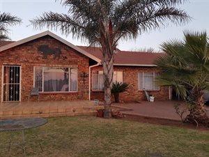 4 Bed House in Dennesig