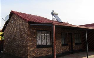 2 Bedroom House in Lotus Gardens