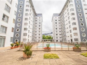 Studio Apartment in Claremont Upper