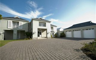 4 Bedroom House in Thesen Islands