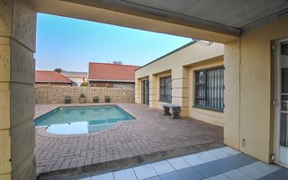 4 Bedroom House in Bergbron