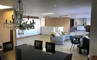 300 m² Retail Space in Marlboro