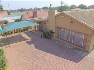 8 Bed House in Kempton Park Central