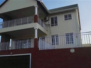 4 Bed Duplex in Mt Edgecombe