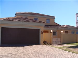 4 Bedroom House in Myburgh Park