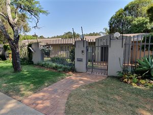 300 m² Commercial space in Lynnwood Glen