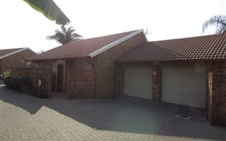 2 Bedroom Townhouse in Rooihuiskraal North