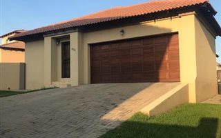 3 Bedroom House in Amberfield Valley