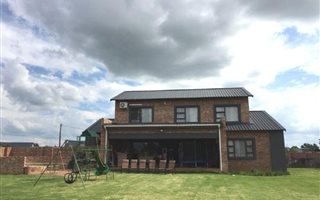 4 Bedroom House in Grimbeek Park
