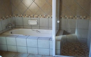 1.8 ha Farm in Tarlton