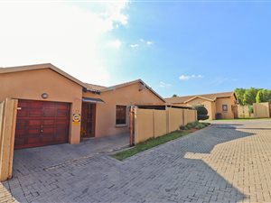 3 Bed Townhouse in Country View