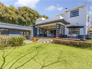 6 Bed House in Greenside