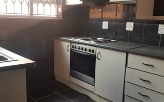 3 Bedroom House in Brackenham