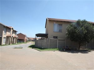2 Bed Townhouse in Vanderbijlpark CW5