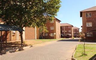 3 Bedroom Simplex in Karen Park