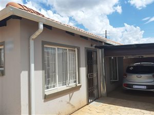 2 Bed House in Mahube Valley