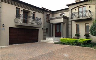 5 Bedroom House in Faerie Glen