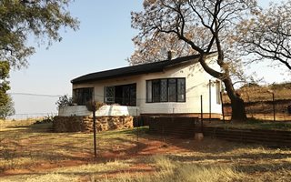 4.9 ha Farm in Golf View