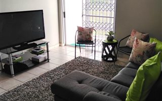 2 Bedroom Townhouse in Chatsworth Central