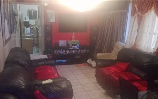 3 Bedroom Flat in Brackenham
