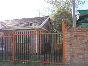 250 m² Office Space in Modimolle