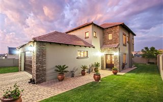 4 Bedroom House in The Hills