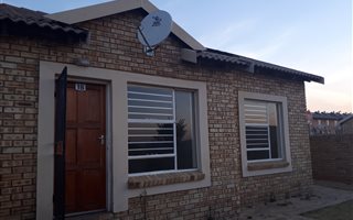 2 Bedroom House in Olievenhoutbosch