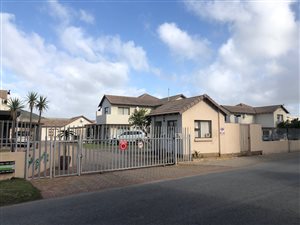 2 Bed Townhouse in Diaz Beach