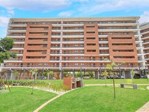 2 Bed Apartment in Die Hoewes