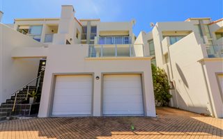 3 Bedroom Apartment in Seaside Longships