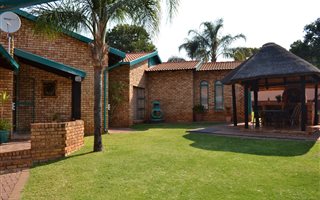 3 Bedroom House in Geelhoutpark