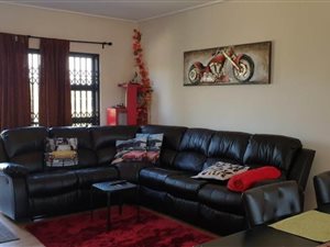 2 Bed Apartment in Jackal Creek Golf Estate
