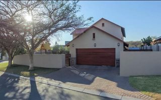 4 Bedroom Duplex in Carlswald North Estate
