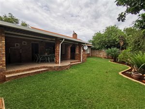 3 Bed Townhouse in Doornpoort and surrounds