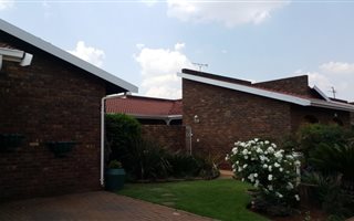 3 Bedroom Cluster in Larrendale