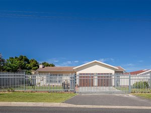 3 Bed House in Flamingo Vlei