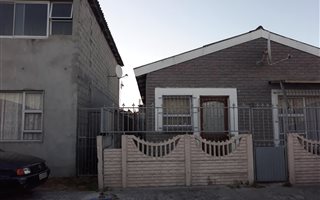 2 Bedroom House in Lentegeur