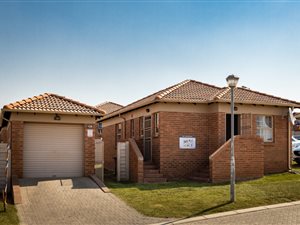 3 Bed House in Olievenhoutbosch