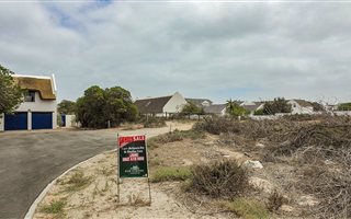 617 m² Land available in Britannia Bay