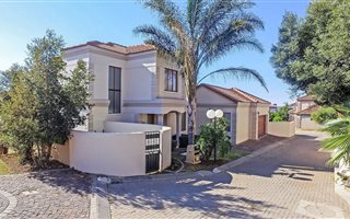 3 Bedroom Cluster in Ruimsig