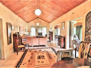 2.2 ha Farm in Roodeplaat