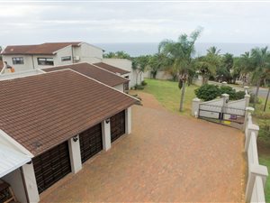 6 Bed House in Uvongo