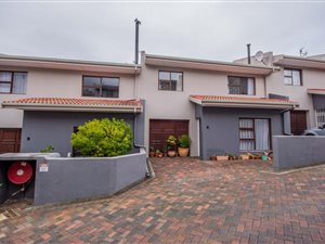 3 Bed Townhouse in Golden Hill