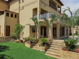 6 Bed House in Birdwood